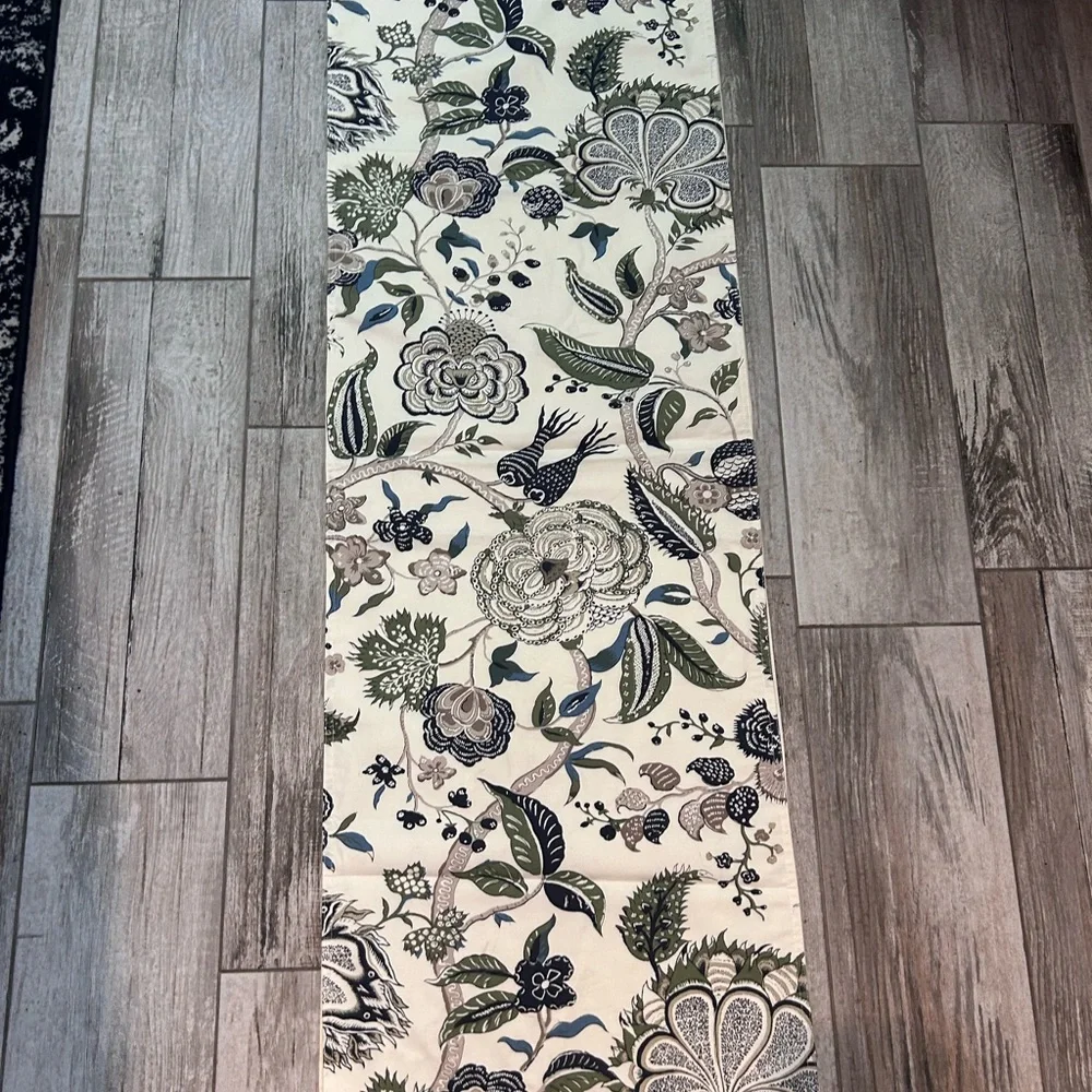 Williams Sonoma Floral (2) Placemat 14.5x20 and Table Runner 16x108